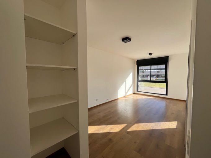 Departamento 1 dormitorio con patio y cochera- Alquiler – Fisherton